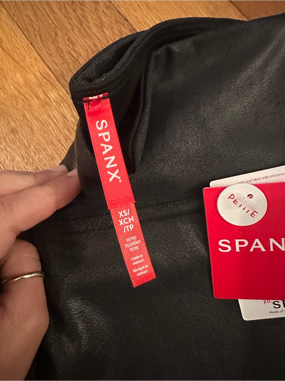 SPANX  Faux-Leather Leggings in Black SPANXshape Faux Leather pants XS new - Picture 4 of 4